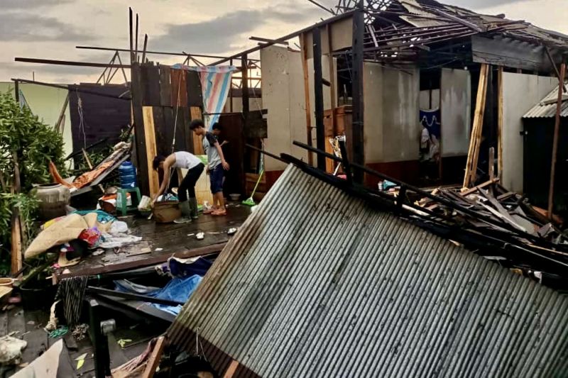 Ratusan warga terdampak puting beliung dapat bantuan dari BPBD Barito Kuala