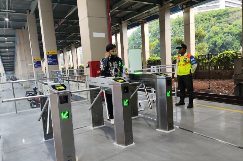 KAI Commuter tambah gate elektronik di Stasiun BNI City KAI Commuter tambah gate elektronik di Stasiun BNI City