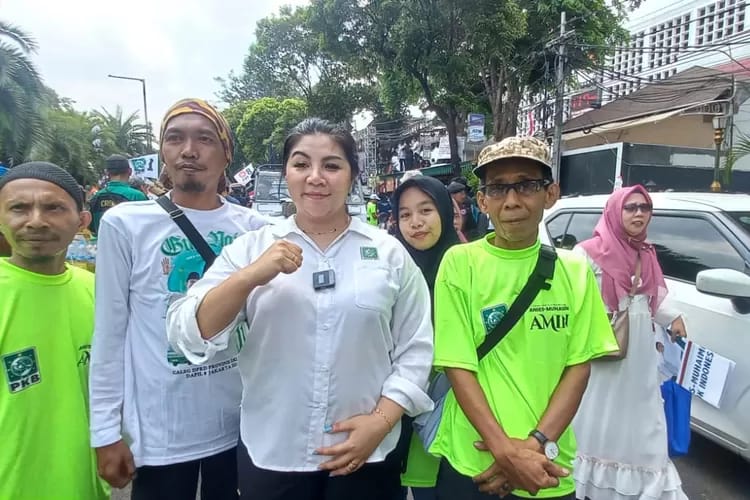 Hantarkan Amin ke KPU, fungsionaris PKB harap Pemilu berjalan kondusif dan tidak ada kecurangan Hantarkan Amin ke KPU, fungsionaris PKB harap Pemilu berjalan kondusif dan tidak ada kecurangan