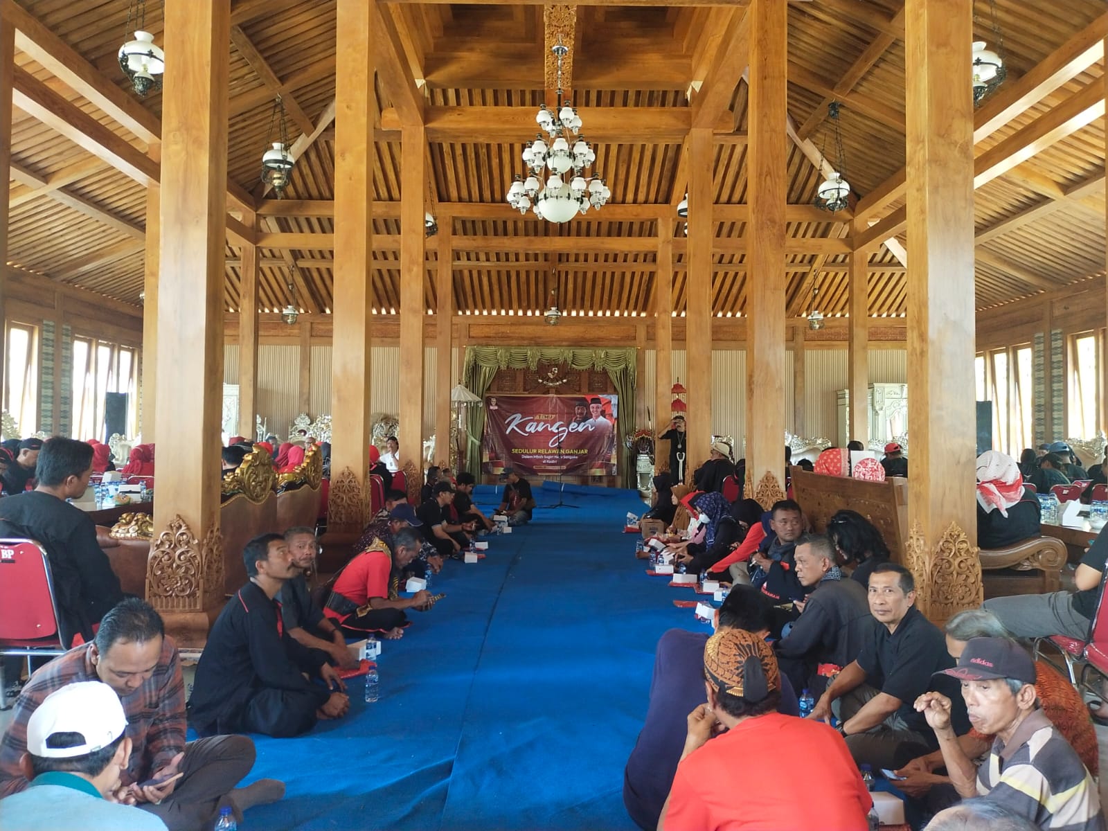 Ratusan relawan Ganjar lintas daerah gelar silahturahmi di Kediri Ratusan relawan Ganjar lintas daerah gelar silahturahmi di Kediri