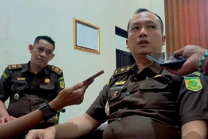 Kejari Situbondo terima uang pengganti dari terpidana korupsi DLH Kejari Situbondo terima uang pengganti dari terpidana korupsi DLH