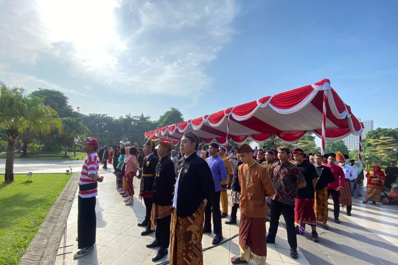 Wali Kota Surabaya ajak warganya ikut upacara Hari Sumpah Pemuda Wali Kota Surabaya ajak warganya ikut upacara Hari Sumpah Pemuda