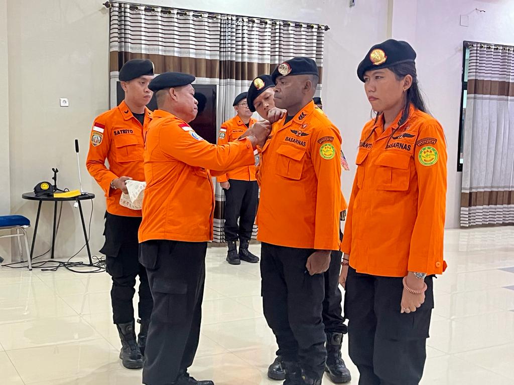 SAR Jayapura latih personel dalam penyelamatan korban di ruang terbatas SAR Jayapura latih personel dalam penyelamatan korban di ruang terbatas