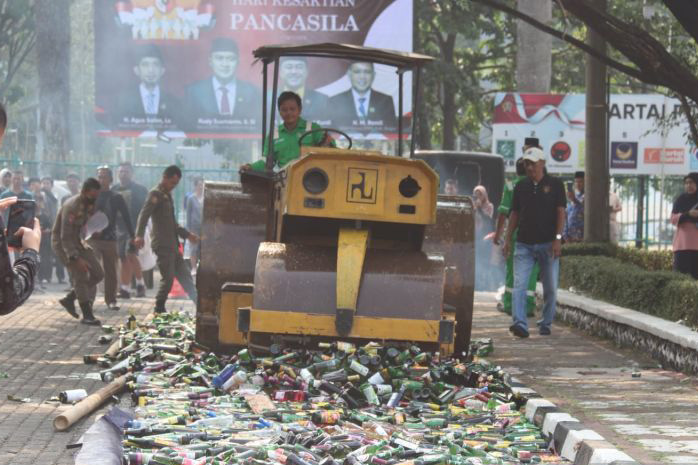 Hari Kesaktian Pancasila, Pemkab Bogor musnahkan 6.000 botol miras