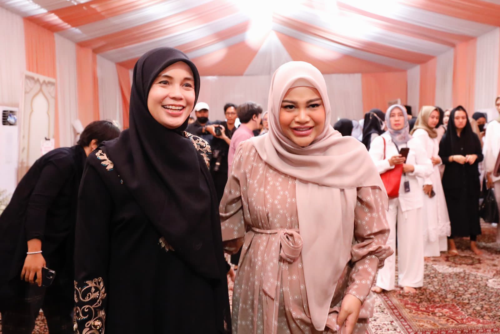Hadiri kajian parenting AHHA, Siti Atikoh katakan pola mendidik anak harus sesuai perkembangan zaman Hadiri kajian parenting AHHA, Siti Atikoh katakan pola mendidik anak harus sesuai perkembangan zaman