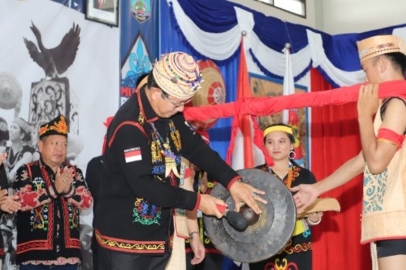 Wagub Kaltara berharap masyarakat Dayak Lundayeh tingkatkan peran pembangunan Kaltara Wagub Kaltara berharap masyarakat Dayak Lundayeh tingkatkan peran pembangunan Kaltara