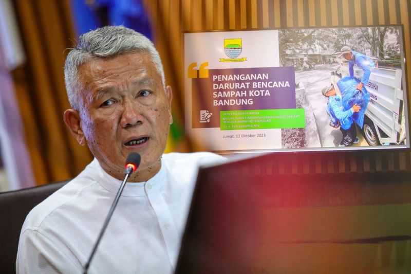 Pemerintah Kota Bandung berikan insentif kepada 9.176 guru agama Pemerintah Kota Bandung berikan insentif kepada 9.176 guru agama