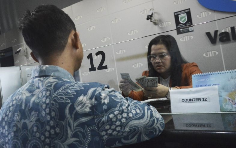 Rupiah Selasa pagi dibuka menguat jadi Rp15.878 per dolar AS