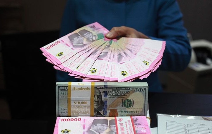 Pelemahan rupiah diiringi penguatan data ekonomi AS