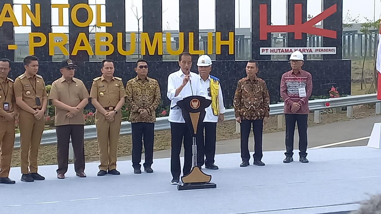 Presiden Joko Widodo resmikan Tol Prabumulih Sumatera Selatan Presiden Joko Widodo resmikan Tol Prabumulih Sumatera Selatan