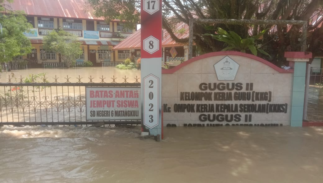 Dampak banjir, 300 siswa di Matang Kuli Aceh Utara diliburkan Dampak banjir, 300 siswa di Matang Kuli Aceh Utara diliburkan