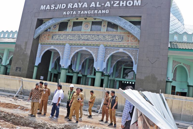 Pemkot Tangerang awasi pembangunan payung di Masjid Raya Al-Azhom