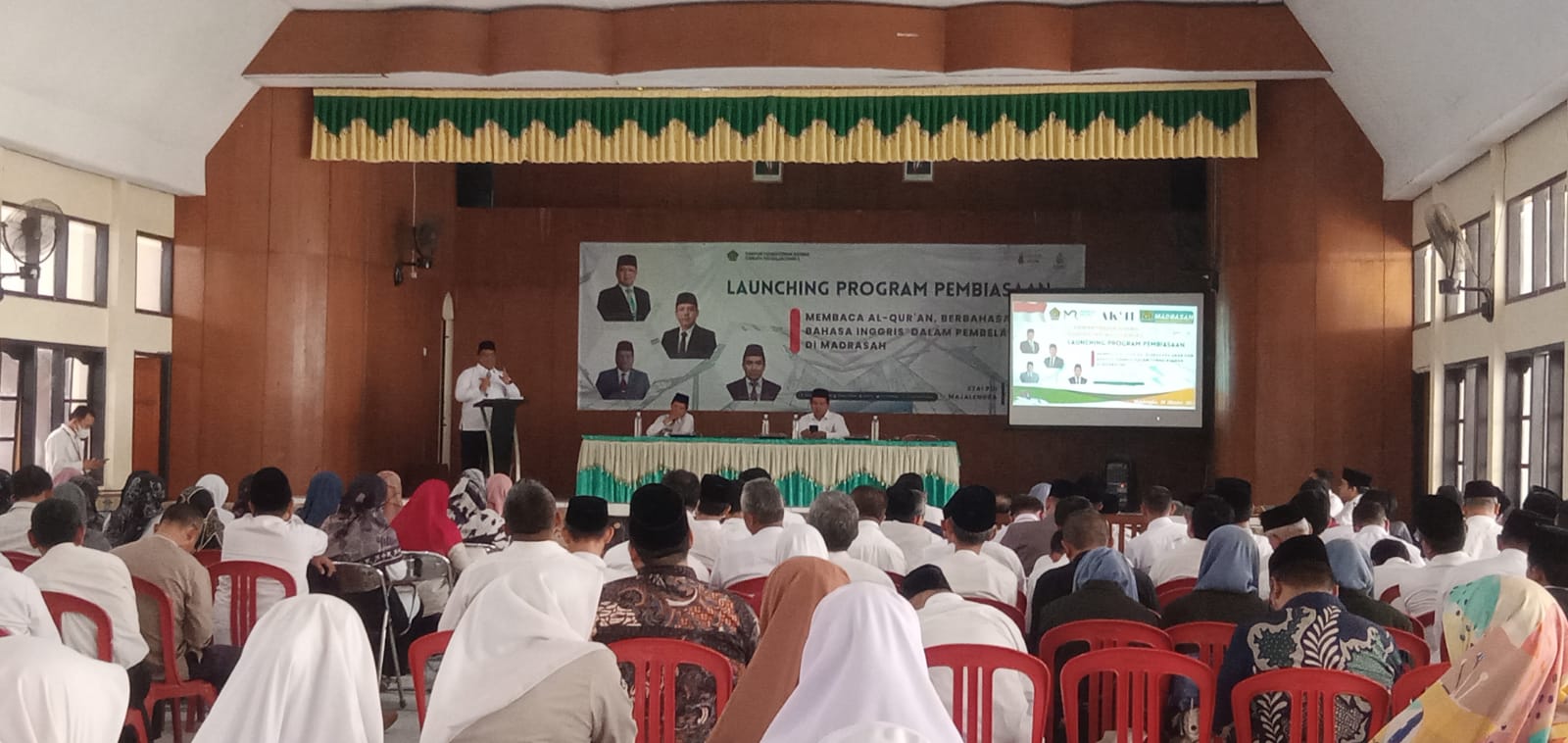 Kemenag Majalengka launching program pembiasaan bahasa asing di lingkungan madrasah Kemenag Majalengka launching program pembiasaan bahasa asing di lingkungan madrasah