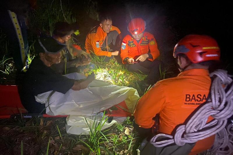 Tim SAR evakuasi lansia hilang di hutan Ranomerut Minahasa