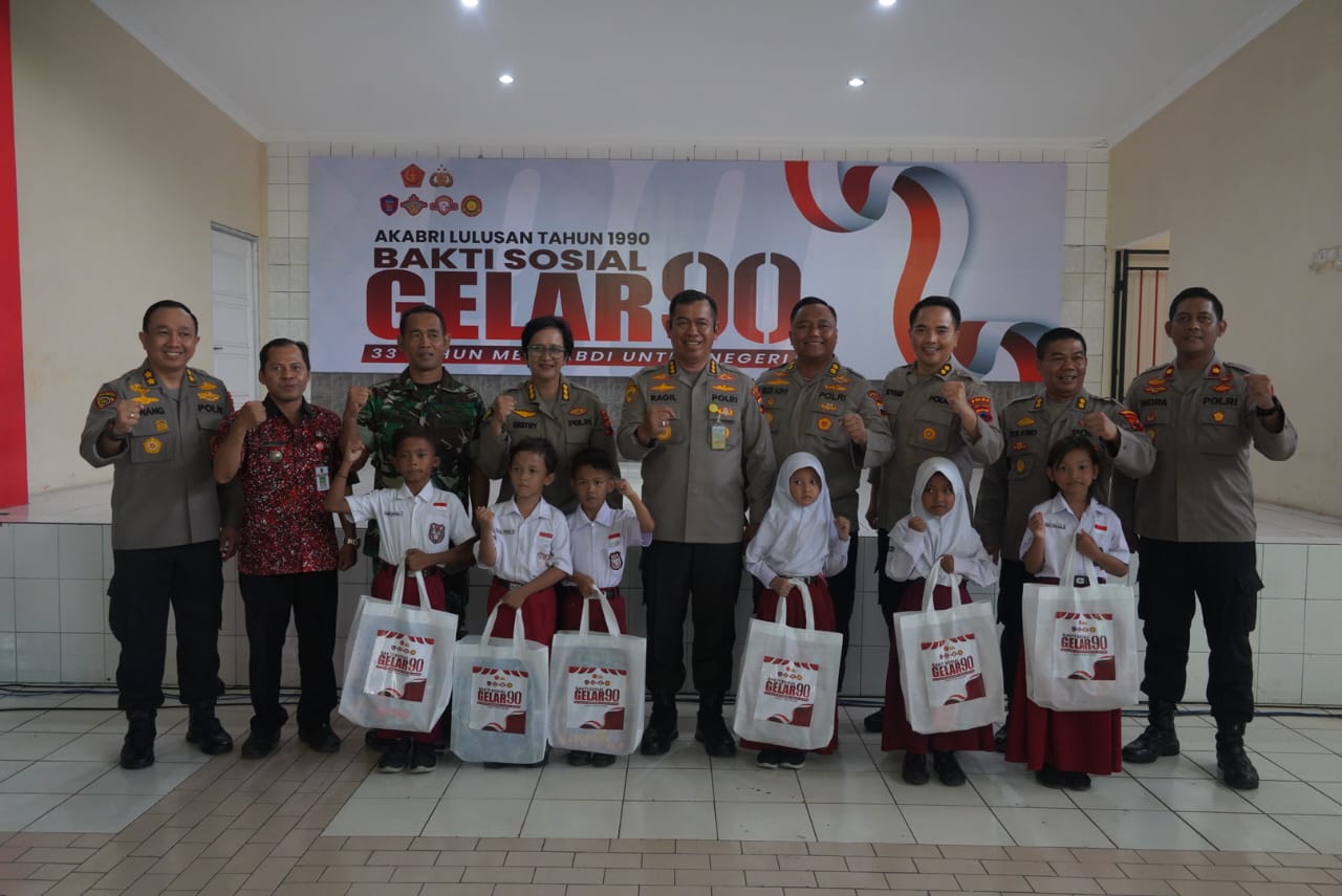 Lulusan Akabri 1990 gelar bakti sosial di Semarang Lulusan Akabri 1990 gelar bakti sosial di Semarang