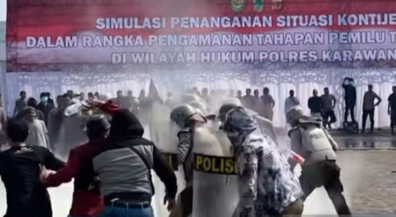 Polres Karawang simulasikan sistem pengamanan pemilu Polres Karawang simulasikan sistem pengamanan pemilu