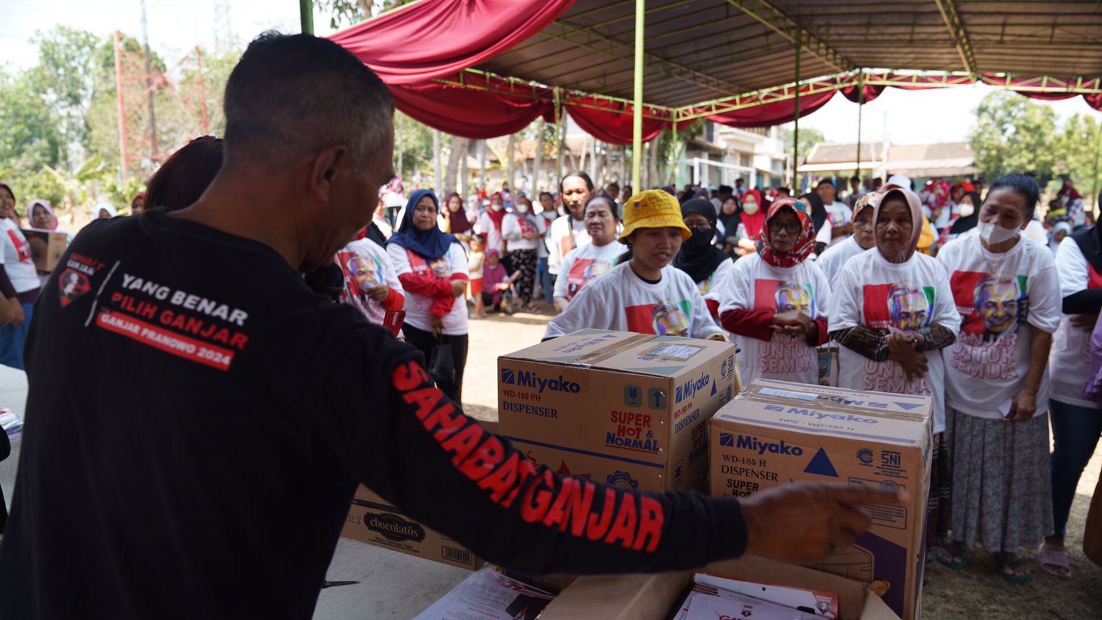 Saga gelar aksi sosial dan bantuan air bersih di tiga provinsi Saga gelar aksi sosial dan bantuan air bersih di tiga provinsi
