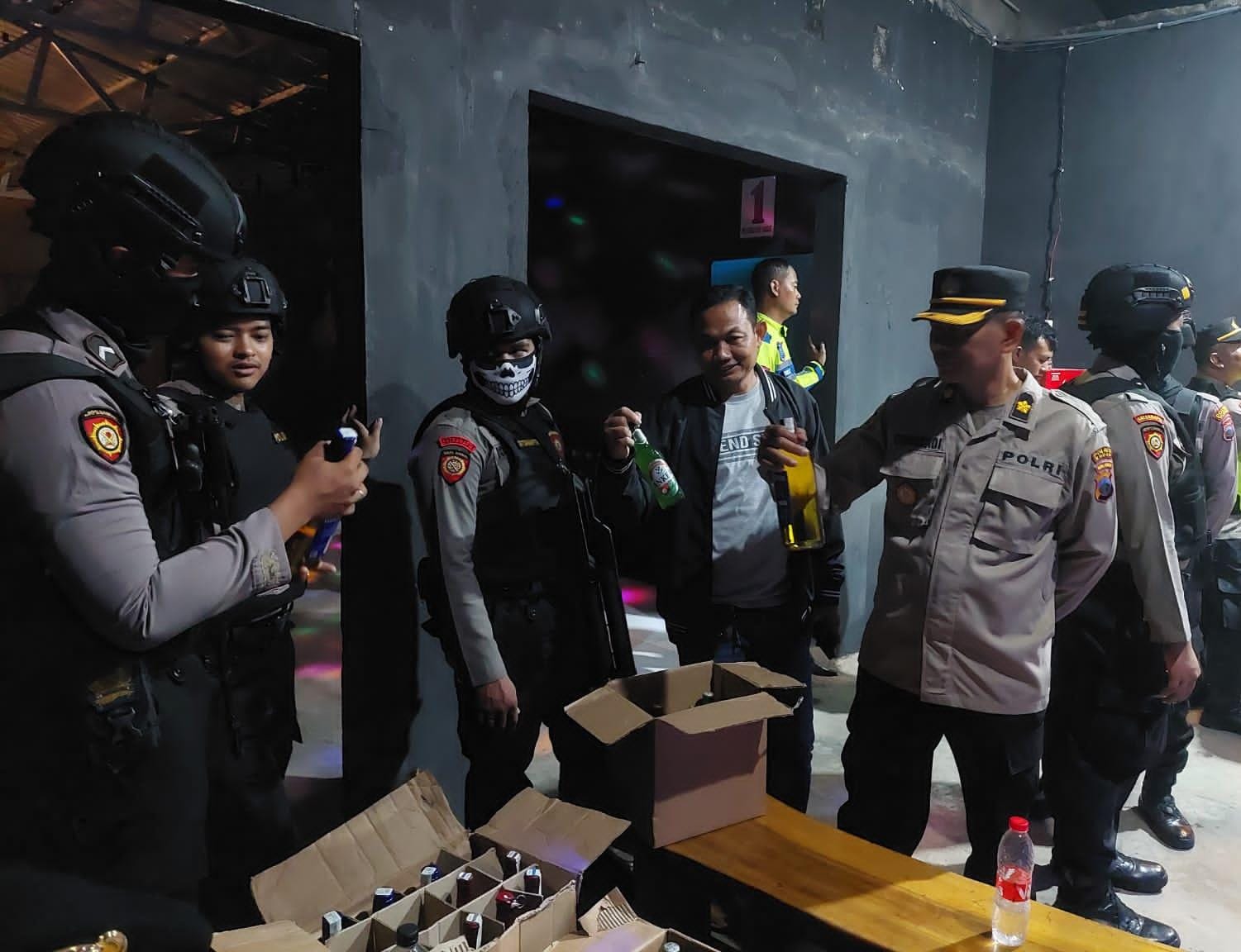 Membandel, Polres Kudus razia kafe karaoke yang jual miras