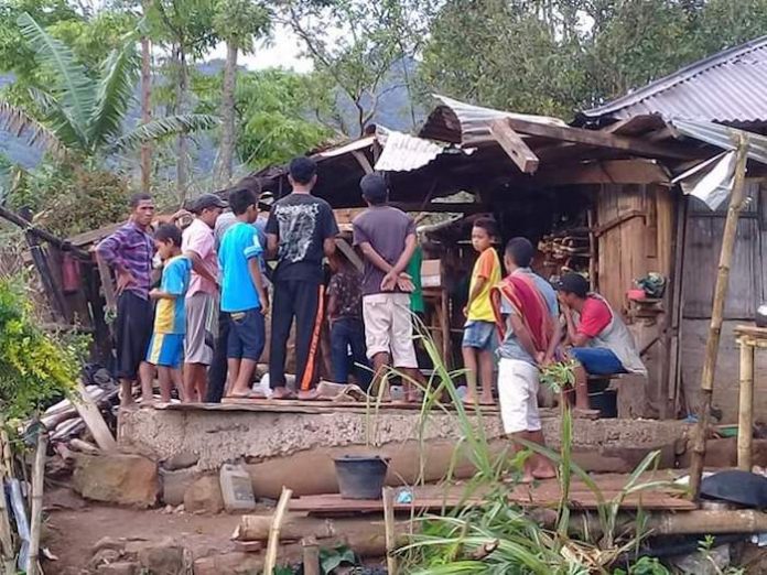 22 Oktober 2018: Belasan rumah warga di Kampung Nggawang rusak dilanda puting beliung 22 Oktober 2018: Belasan rumah warga di Kampung Nggawang rusak dilanda puting beliung