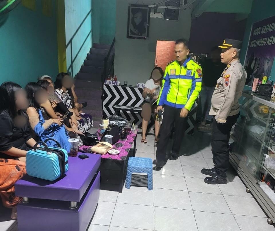 Nekat buka, cafe di Pasuruhan Lor Kudus dirazia Polres Kudus Nekat buka, cafe di Pasuruhan Lor Kudus dirazia Polres Kudus