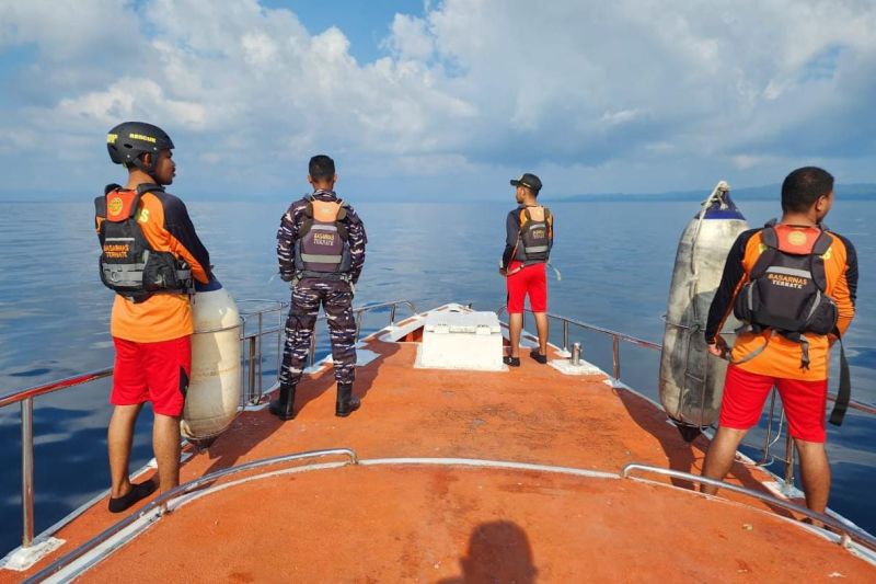 Kapal Mina Maritim 036 terbakar di perairan Halsel Kapal Mina Maritim 036 terbakar di perairan Halsel