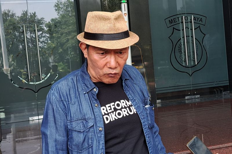 Saut Situmorang penuhi panggilan polisi sebagai saksi ahli Saut Situmorang penuhi panggilan polisi sebagai saksi ahli