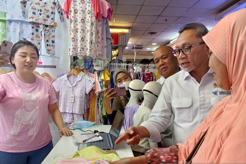 Mendag sebut Pasar Tanah Abang mengalami peningkatan pembeli Mendag sebut Pasar Tanah Abang mengalami peningkatan pembeli