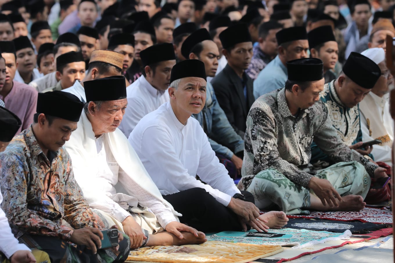Datang ke Ponpes Al-Ittihad Cianjur, Ganjar ikut salat Istisqa bareng kiai dan santri Datang ke Ponpes Al-Ittihad Cianjur, Ganjar ikut salat Istisqa bareng kiai dan santri