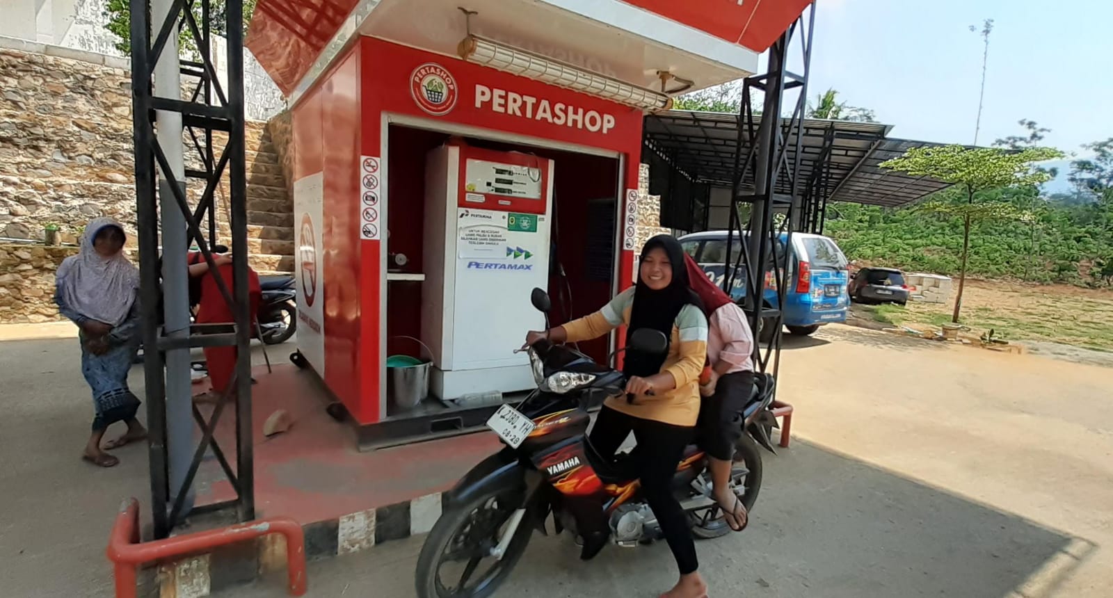 Warga Desa Jrahi dan Giling nikmati BBM berkualitas di Pertashop Warga Desa Jrahi dan Giling nikmati BBM berkualitas di Pertashop