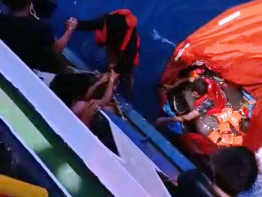 23 Oktober 2021: Kapal kargo KM Liberty 01 tenggelam di utara Bali 23 Oktober 2021: Kapal kargo KM Liberty 01 tenggelam di utara Bali