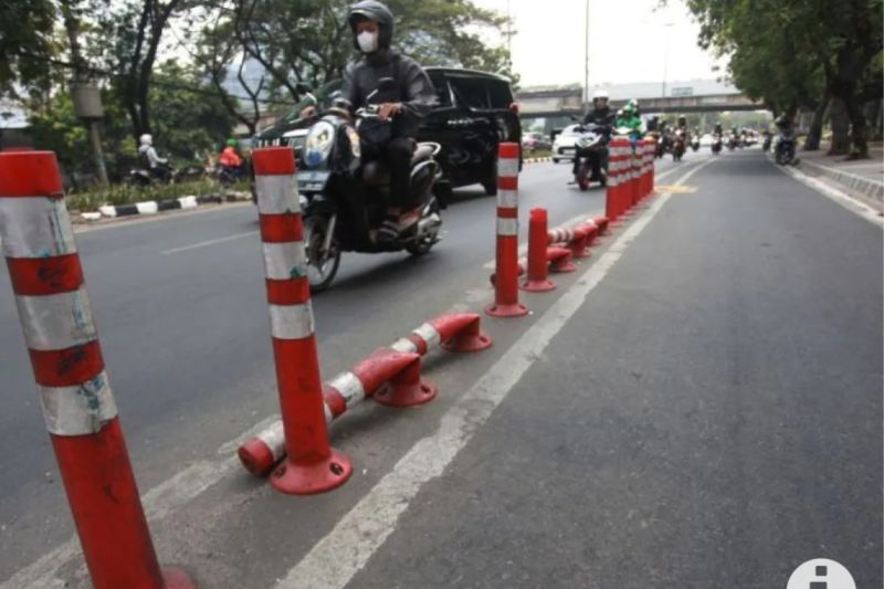 Pemprov DKI sebut mata kucing di jalur sepeda lebih estetik dan mudah dirawat Pemprov DKI sebut mata kucing di jalur sepeda lebih estetik dan mudah dirawat