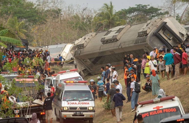 KAI perkirakan jalur Sentolo-Wates sudah bisa dilalui pada Rabu siang KAI perkirakan jalur Sentolo-Wates sudah bisa dilalui pada Rabu siang