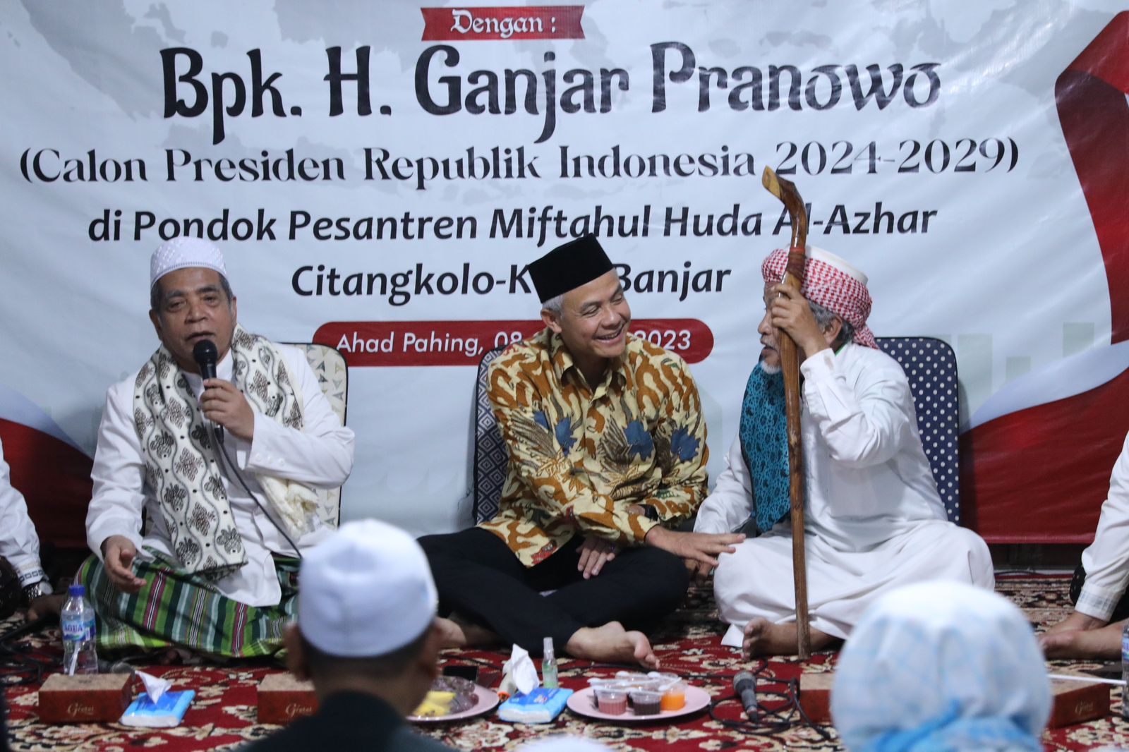 Ganjar terima aspirasi ulama di Silaturahmi Masyayikh se-Indonesia di Banjar Ganjar terima aspirasi ulama di Silaturahmi Masyayikh se-Indonesia di Banjar