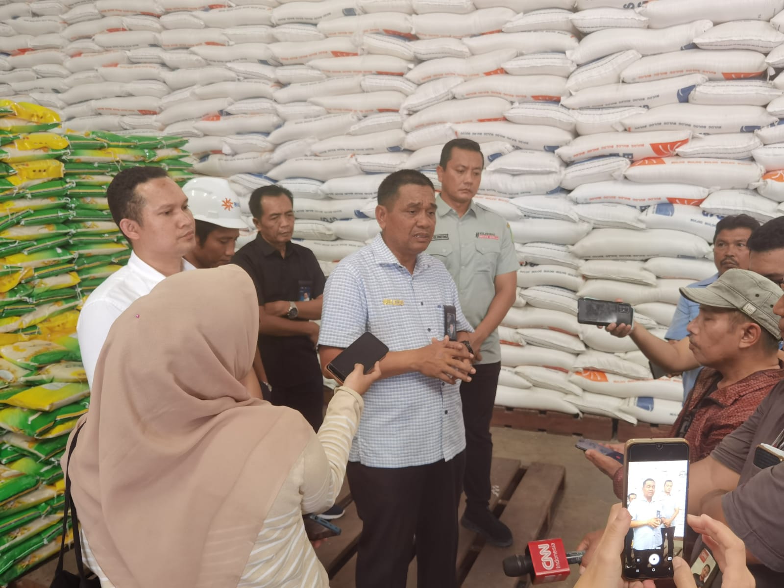 Bulog bantah adanya beras plastik di Binjai, Sumut Bulog bantah adanya beras plastik di Binjai, Sumut