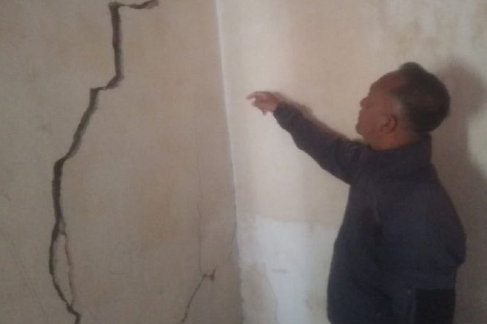 Dampak gempa M-5,4 akibatkan tiga rumah rusak di Kabupaten Sukabumi Dampak gempa M-5,4 akibatkan tiga rumah rusak di Kabupaten Sukabumi