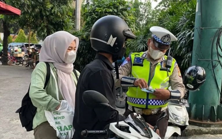 Polda Metro imbau warga lakukan uji emisi sebelum kena tilang Polda Metro imbau warga lakukan uji emisi sebelum kena tilang