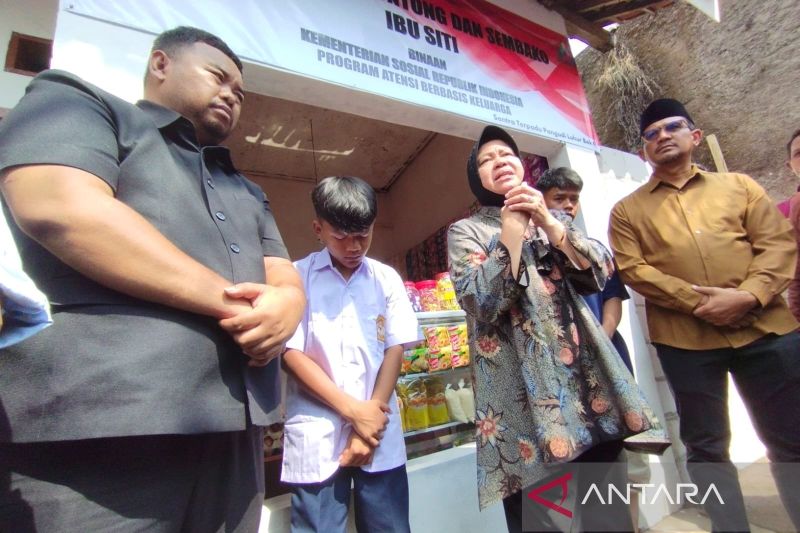 Mensos bantu seorang remaja karena berbakti merawat ibunya yang ODGJ Mensos bantu seorang remaja karena berbakti merawat ibunya yang ODGJ