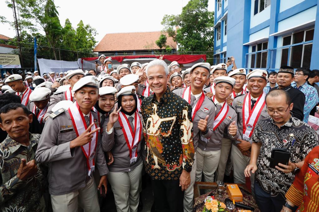 Pimpinan Ponpes Motivasi Indonesia ingin program SMKN Jateng diterapkan bagi santri Pimpinan Ponpes Motivasi Indonesia ingin program SMKN Jateng diterapkan bagi santri