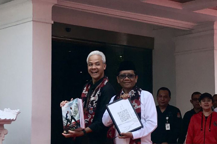 Ganjar-Mahfud resmi mendaftar sebagai capres-cawapres di KPU RI Ganjar-Mahfud resmi mendaftar sebagai capres-cawapres di KPU RI
