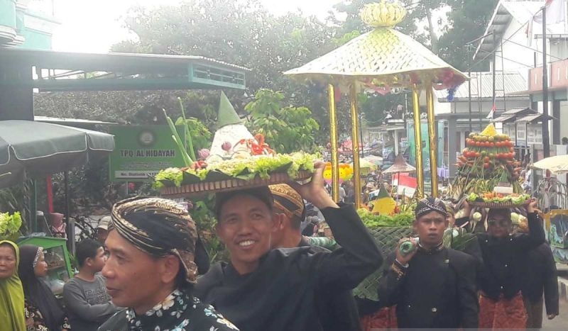 Kirab 1.000 tumpeng ramaikan Gerebek Maulid di Kaloran Temanggung