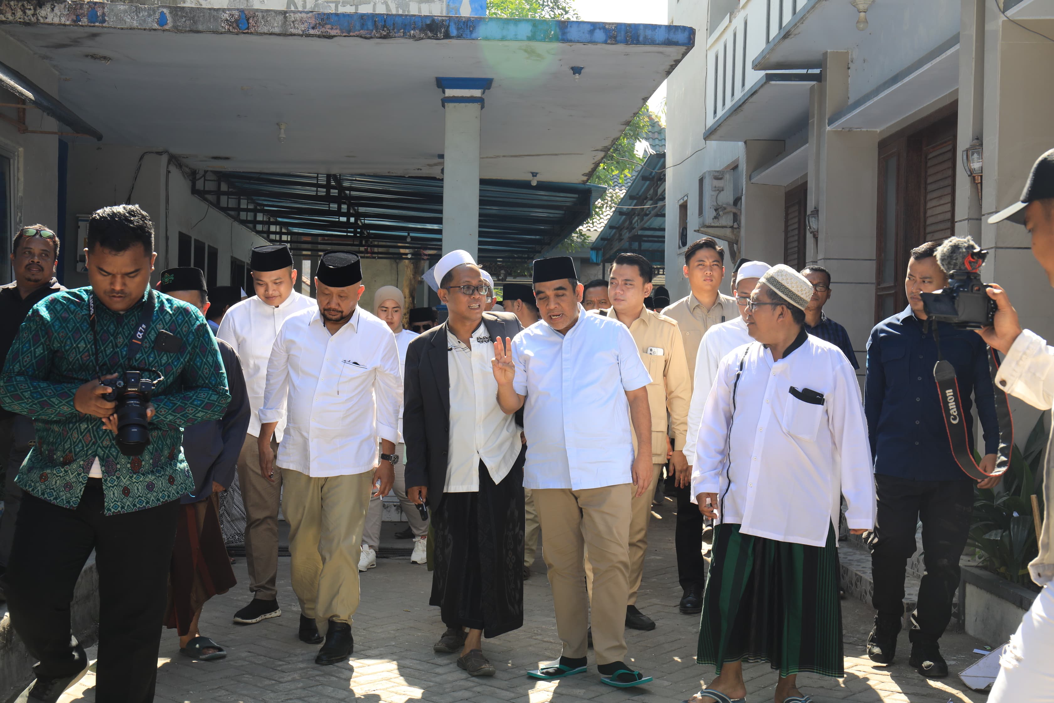 Di hadapan kiai se-Banyuwangi, Muzani katakan Prabowo akan realisasikan pelaksanaan UU Pesantren Di hadapan kiai se-Banyuwangi, Muzani katakan Prabowo akan realisasikan pelaksanaan UU Pesantren
