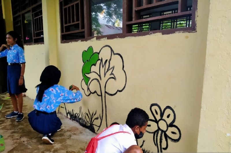 Dua SMP di Biak mendapat penghargaan Adiwiyata Nasional Dua SMP di Biak mendapat penghargaan Adiwiyata Nasional