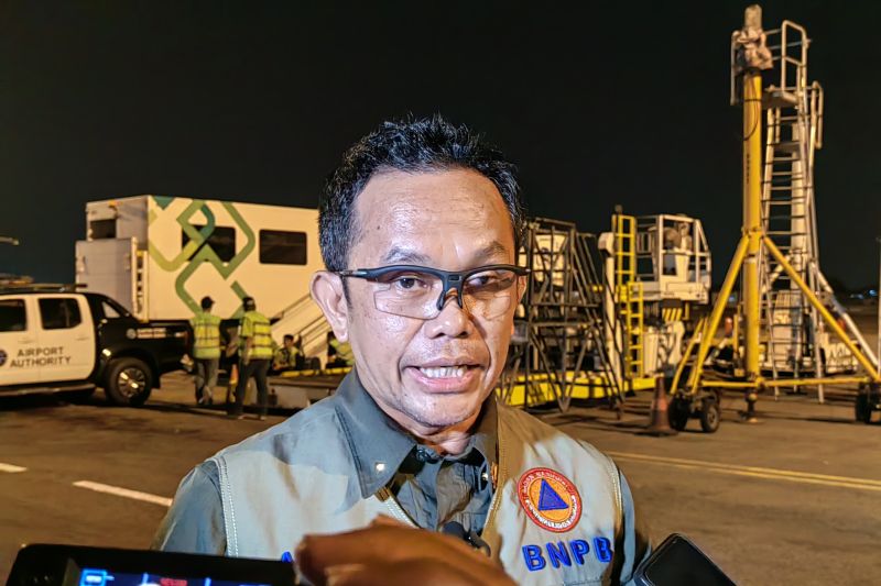 Helikopter water bombing diterjunkan untuk padamkan karhutla di Gunung Lawu Helikopter water bombing diterjunkan untuk padamkan karhutla di Gunung Lawu