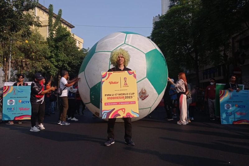 Arak-arakan Trophy Experience Piala Dunia U-17 ramaikan Surabaya