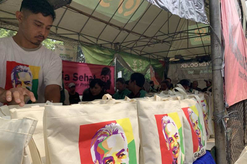 Aksi Relawan Ganjar Pranowo berkontribusi meningkatkan kualitas UMKM Aksi Relawan Ganjar Pranowo berkontribusi meningkatkan kualitas UMKM