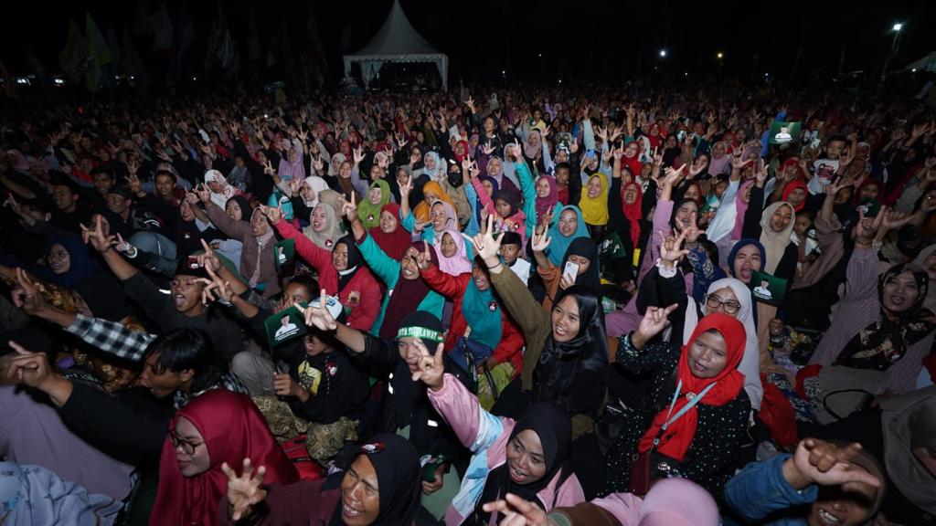 Saga gelar salawat spesial Ganjar Pranowo 2024 di Brebes bersama Gus Ali Gondrong Saga gelar salawat spesial Ganjar Pranowo 2024 di Brebes bersama Gus Ali Gondrong