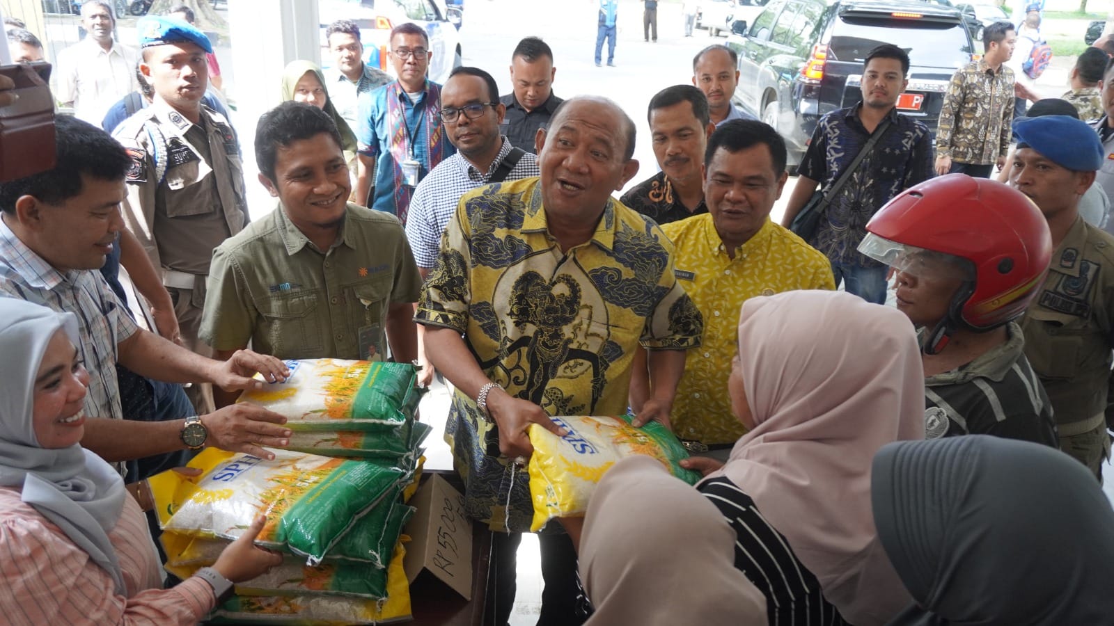 Plt Bupati Langkat buka gerakan pangan murah Plt Bupati Langkat buka gerakan pangan murah