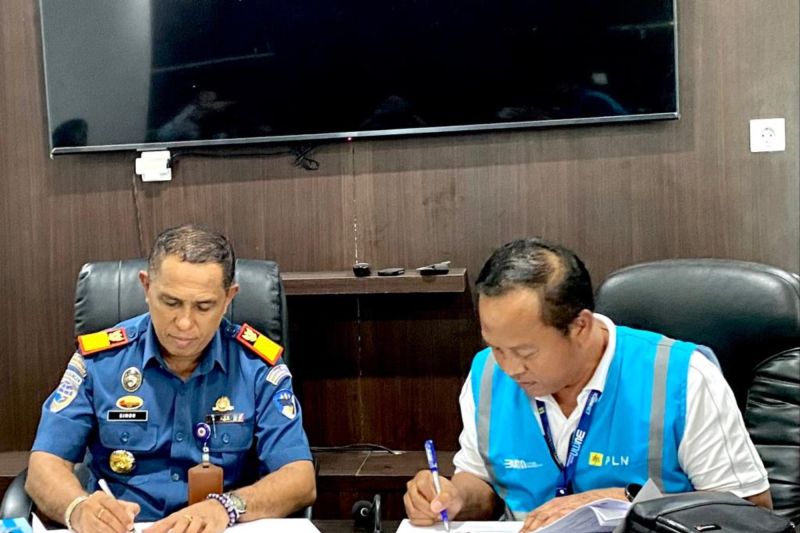 PLN dan KSOP Kupang dukung distribusi bahan bakar pembangkit listrik PLN dan KSOP Kupang dukung distribusi bahan bakar pembangkit listrik