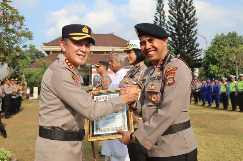Gagalkan penyelundupan sabu ke rutan, Polisi dapat penghargaan Gagalkan penyelundupan sabu ke rutan, Polisi dapat penghargaan