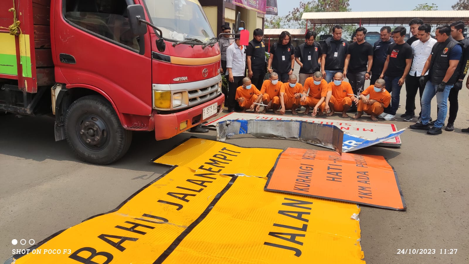 Satreskrim Polres Serang bekuk komplotan pencuri petunjuk jalan tol Satreskrim Polres Serang bekuk komplotan pencuri petunjuk jalan tol